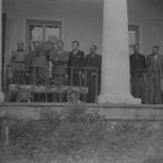 Kenraali Gustafsson tervehtii invalideja Kyyhkylässä vuonna 1941.