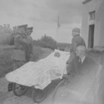 Kenraali Erfurth tervehtii invalideja Kyyhkylässä vuonna 1941.